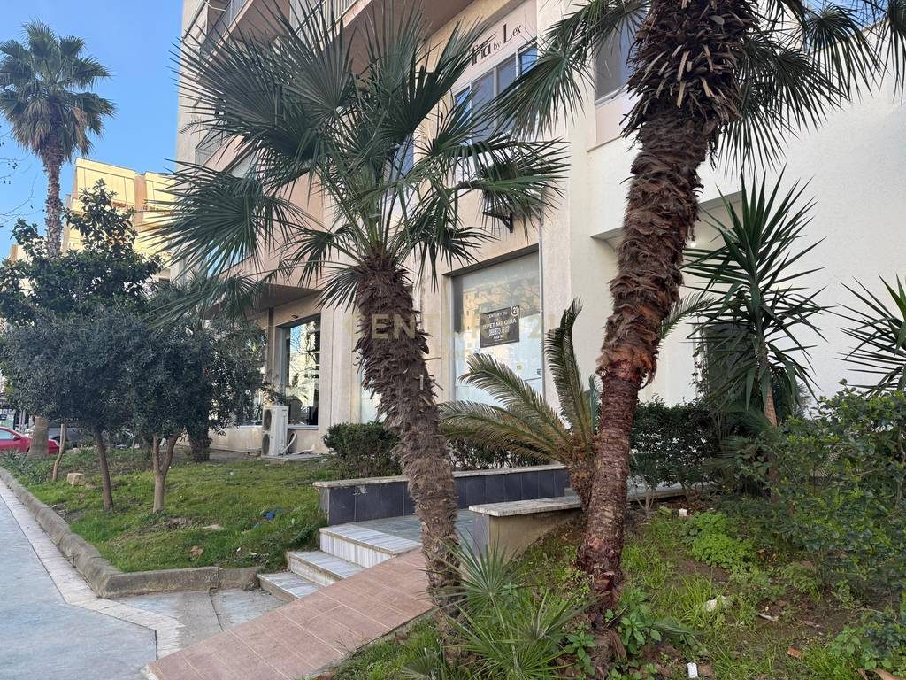 Ambient Komercial për Qira në Plazh Stacioni i parë, Durrës !