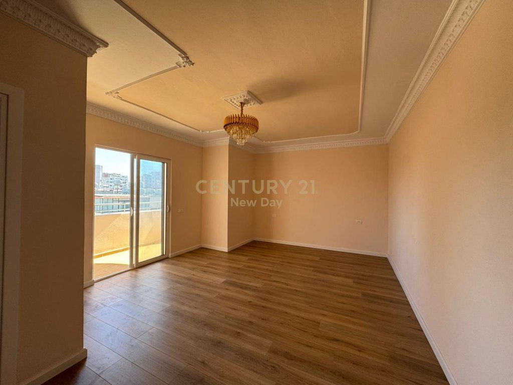 Apartament 2 +1+2T+ 2 Ballkone Për Shitje në Lagja nr.6, Durrës - 159,000€ | 126 m²