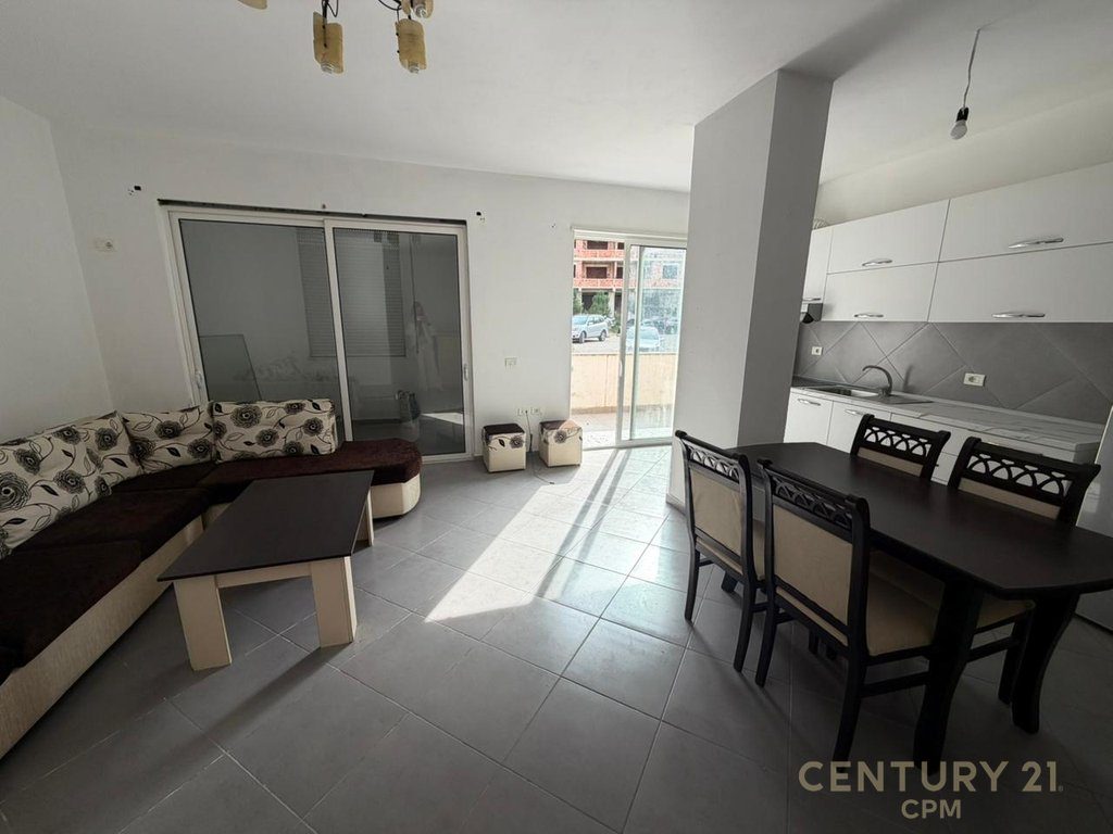 Apartament 2+1+2 në shitje pranë Kopshti Botanik i Tiranës dhe Xhamia e Kopshtit Botanik