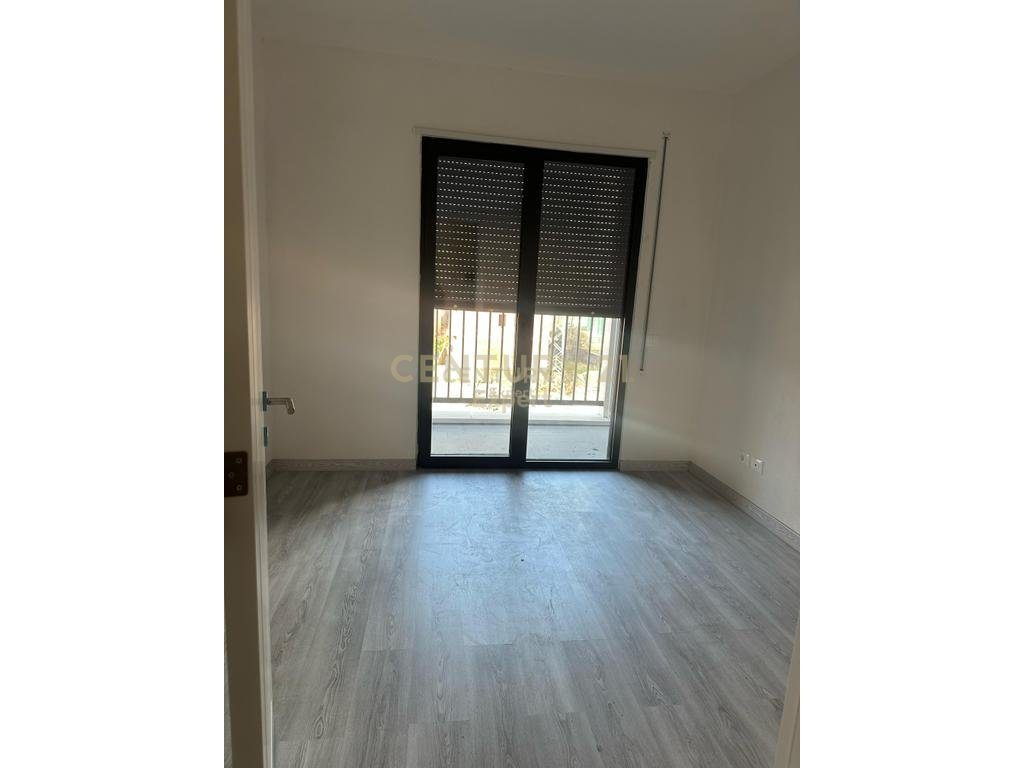 JAPIM ME QIRA APARTAMENT 2+1+2  PER ZYRE TEK BULEVARDI I RI!
