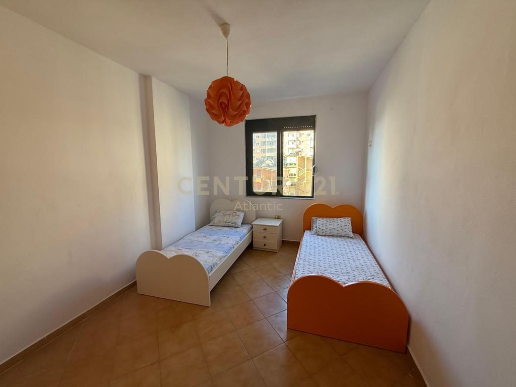 Shitet Apartament 2+1+2 Tualete + 2Ballkone tek Rrota e Kuqe