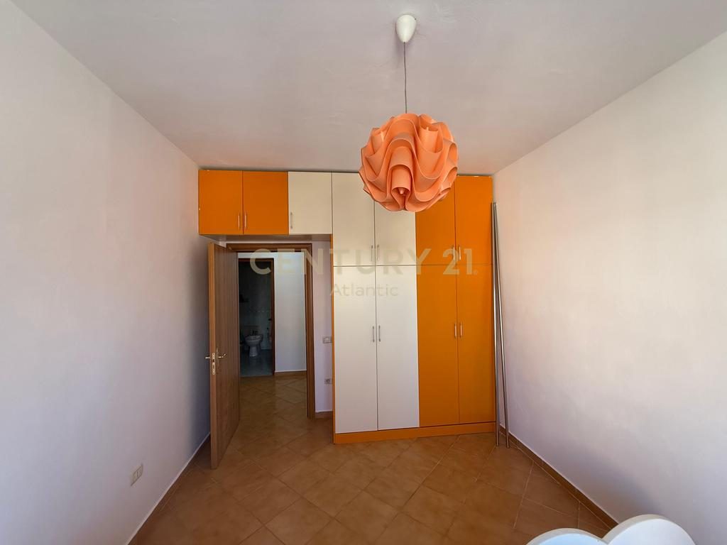 Shitet Apartament 2+1+2 Tualete + 2Ballkone tek Rrota e Kuqe