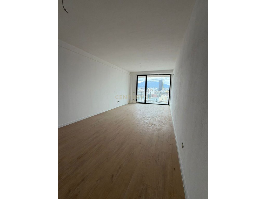 JAPIM APARTAMENT 3+1 ME POST PARKIMI ME QIRA TEK MINE PEZA!