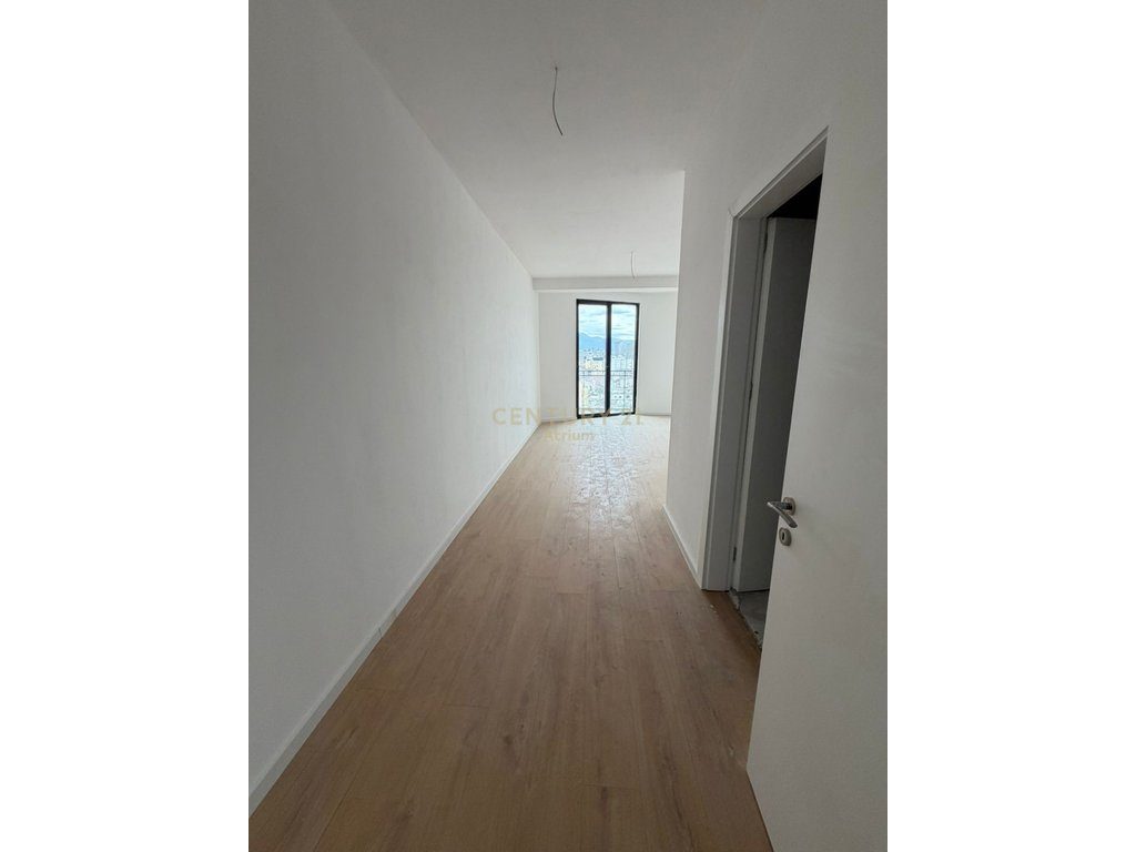 JAPIM APARTAMENT 3+1 ME POST PARKIMI ME QIRA TEK MINE PEZA!
