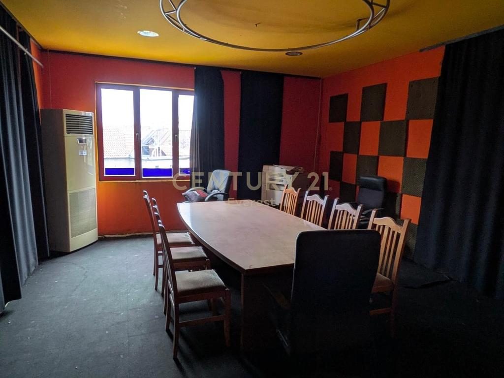 ELBASAN, AMBIENT ZYRE PER QIRA