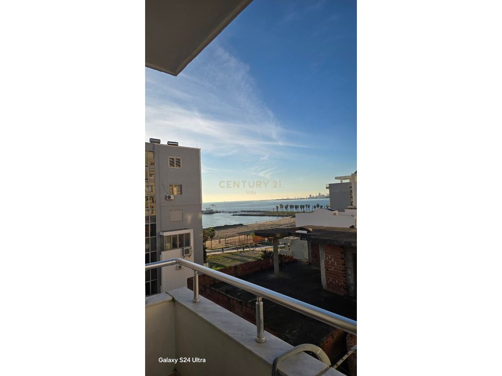 Apartament me Qira në Iliria , Vija e Dytë me Pamje nga Deti !