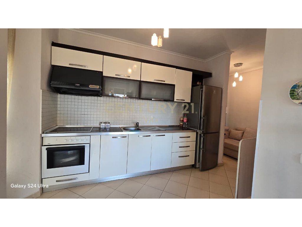 Apartament me Qira në Iliria , Vija e Dytë me Pamje nga Deti !