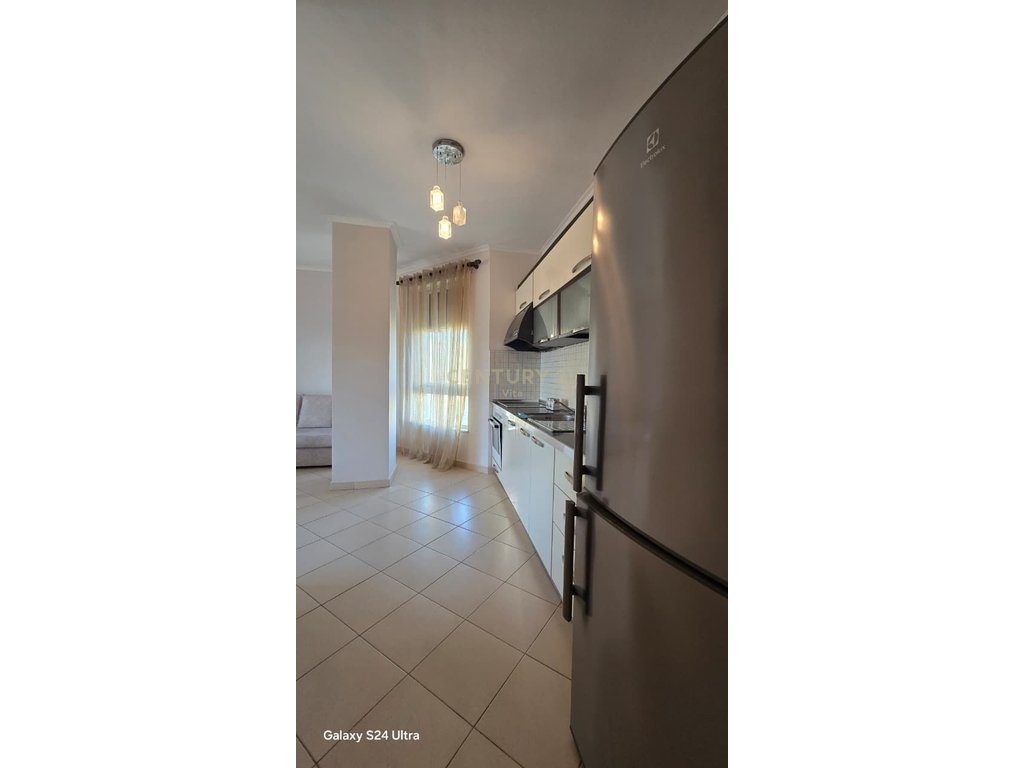 Apartament me Qira në Iliria , Vija e Dytë me Pamje nga Deti !