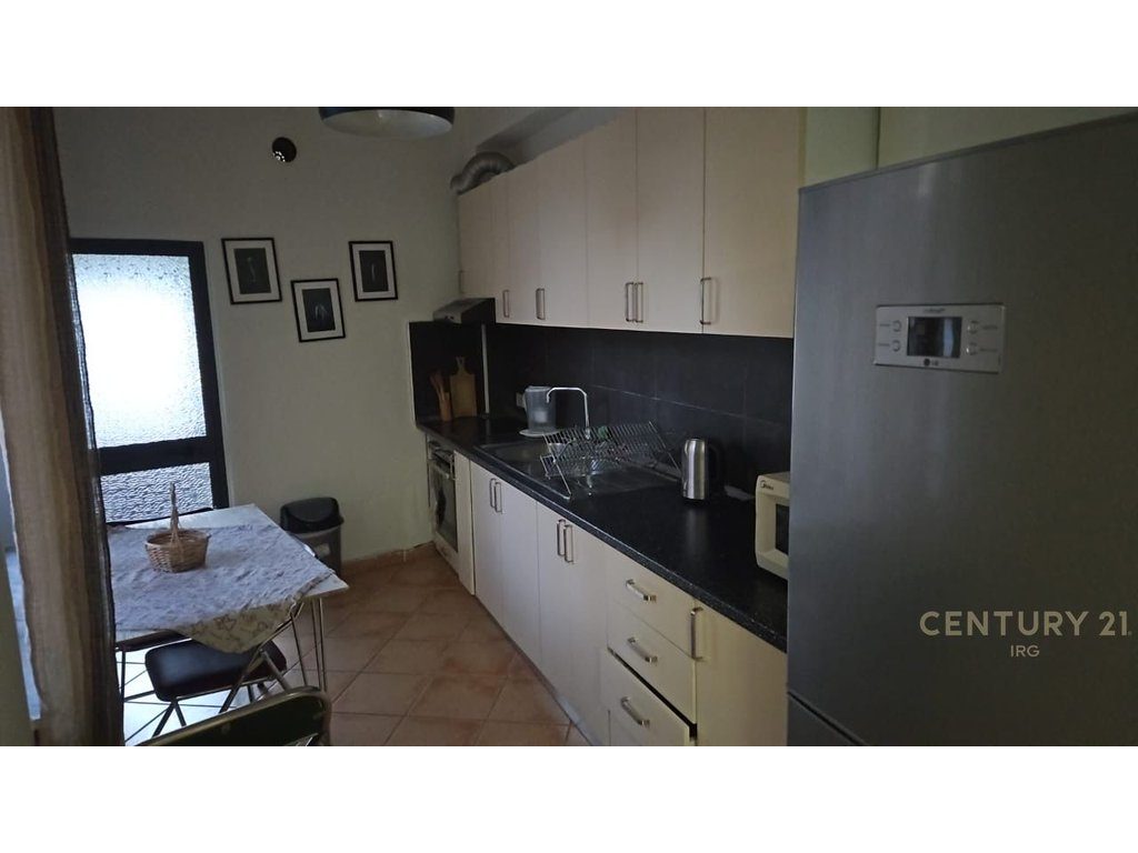 Apartament 1+1 ne katin e pare te nje vile, Rruga Siri Kodra!