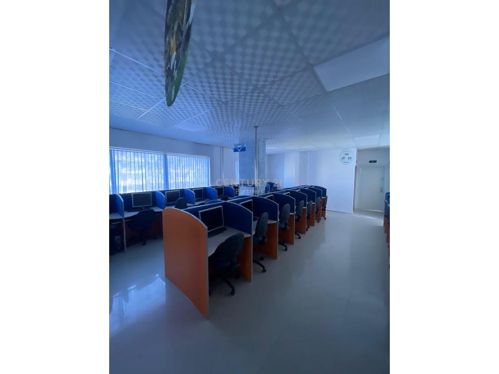 JEPET ME QIRA AMBIENT BIZNESI I PERSHTATSHEM PER CALL CENTER NE DURRES