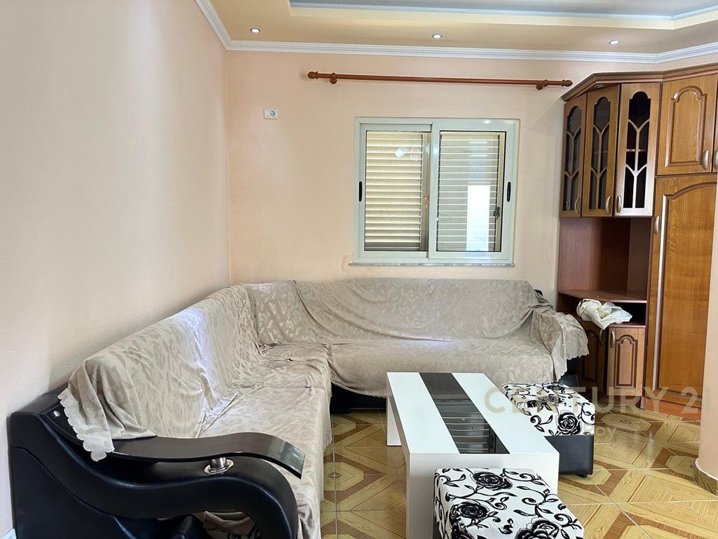 Shitet Apartament 2+1 + Garazh 20 m²  Ne Durrës