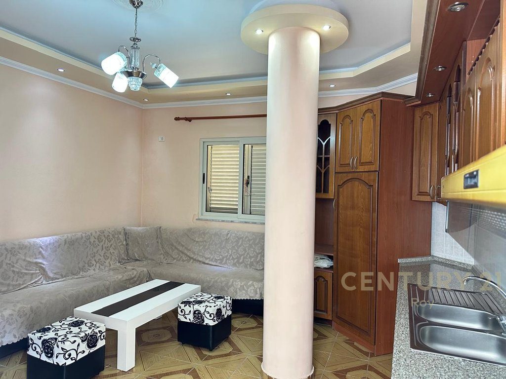 Shitet Apartament 2+1 + Garazh 20 m²  Ne Durrës