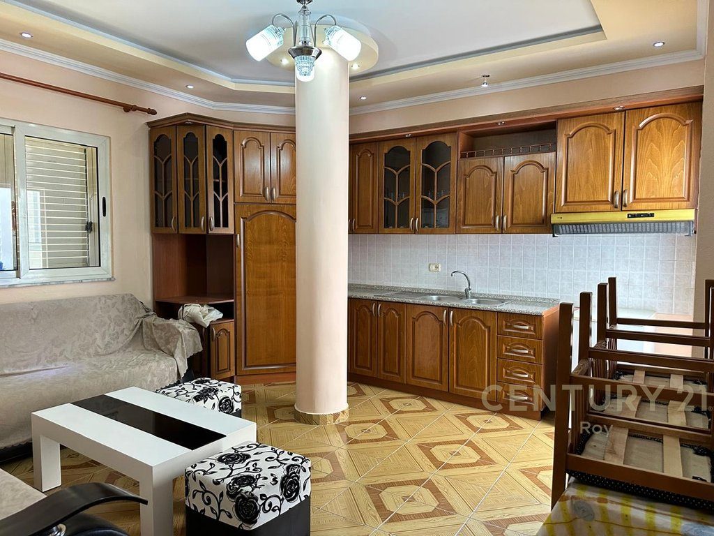 Shitet Apartament 2+1 + Garazh 20 m²  Ne Durrës
