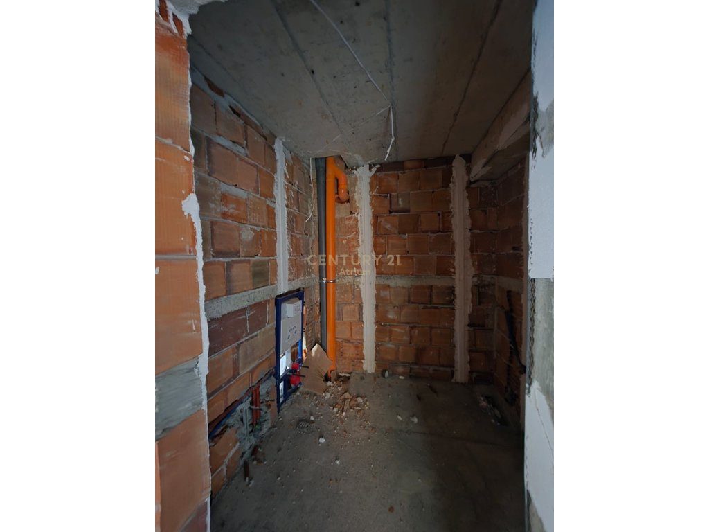 SHITET APARTAMENT 2+1+2 TEK KINOBLOCK NE PORCELAN!