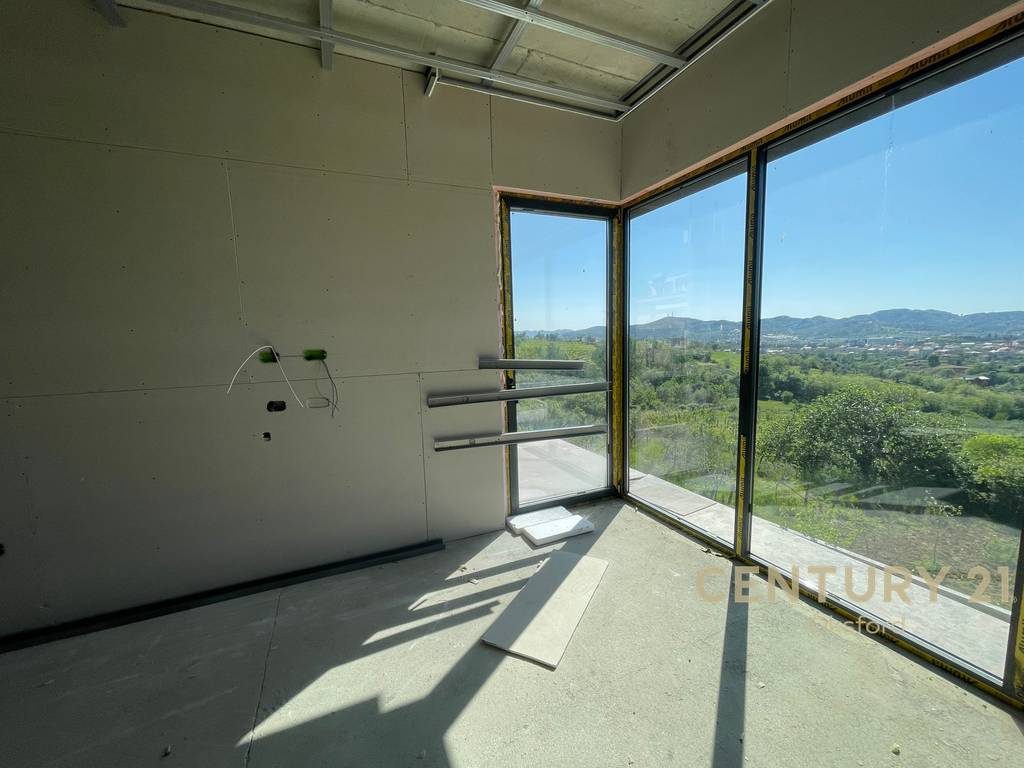 Vila Elite 3-Katëshe Për Shitje Në West Home Residence!