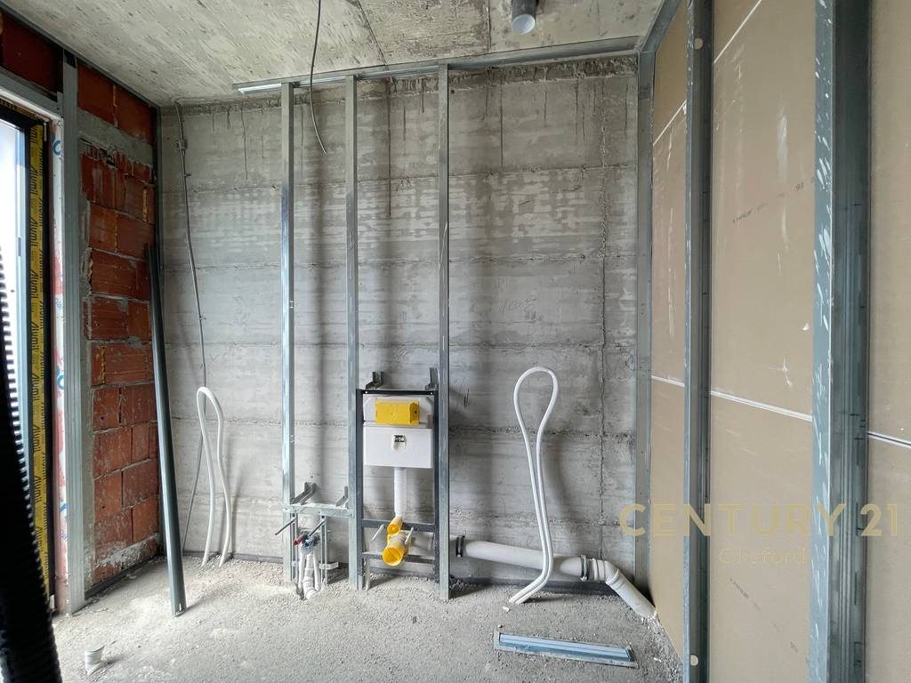Vila Elite 3-Katëshe Për Shitje Në West Home Residence!