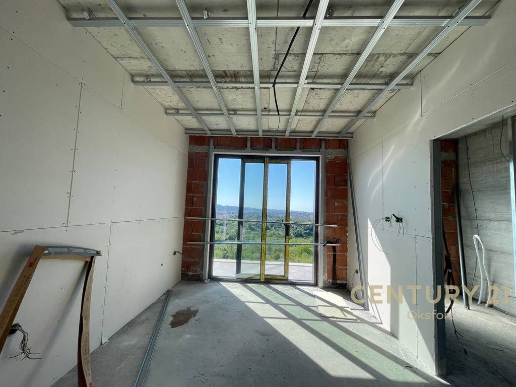 Vila Elite 3-Katëshe Për Shitje Në West Home Residence!