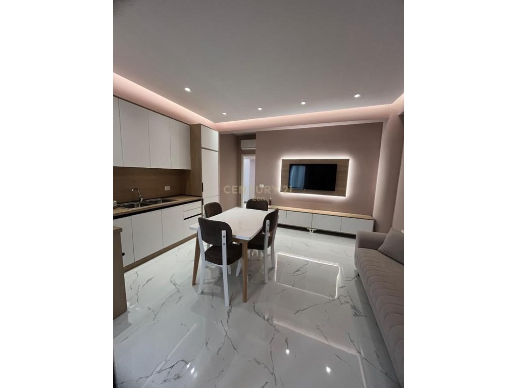 Apartament 2+1 Me Qira në Qendër të Golemit !
