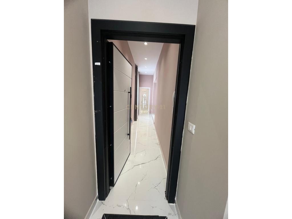 Apartament 2+1 Me Qira në Qendër të Golemit !