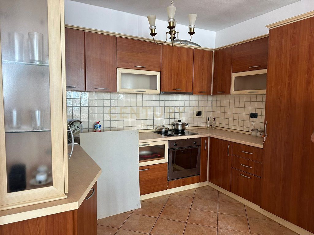 APARTAMENT 2+1 ME QIRA PERBALLE KOMPLEKSIT DELIJORGJI!