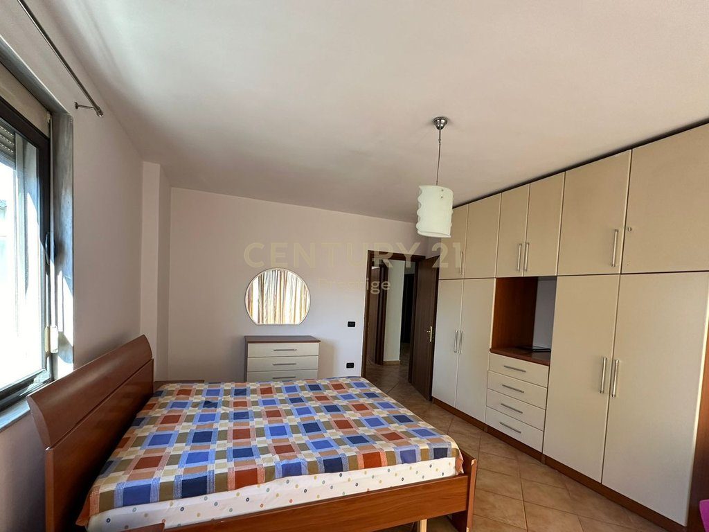 APARTAMENT 2+1 ME QIRA PERBALLE KOMPLEKSIT DELIJORGJI!