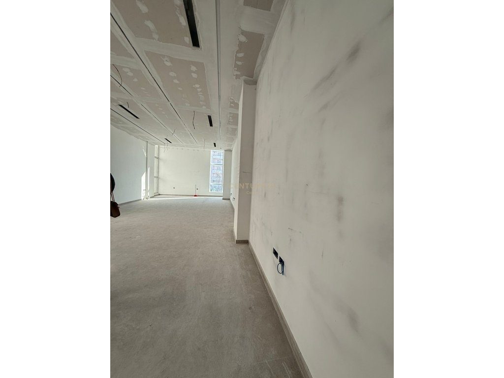 JEPET ME QIRA – NJËSI BIZNESI PREMIUM 340m²