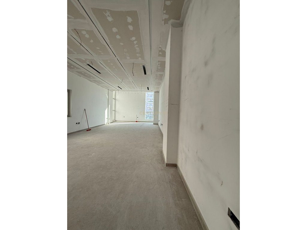 JEPET ME QIRA – NJËSI BIZNESI PREMIUM 340m²