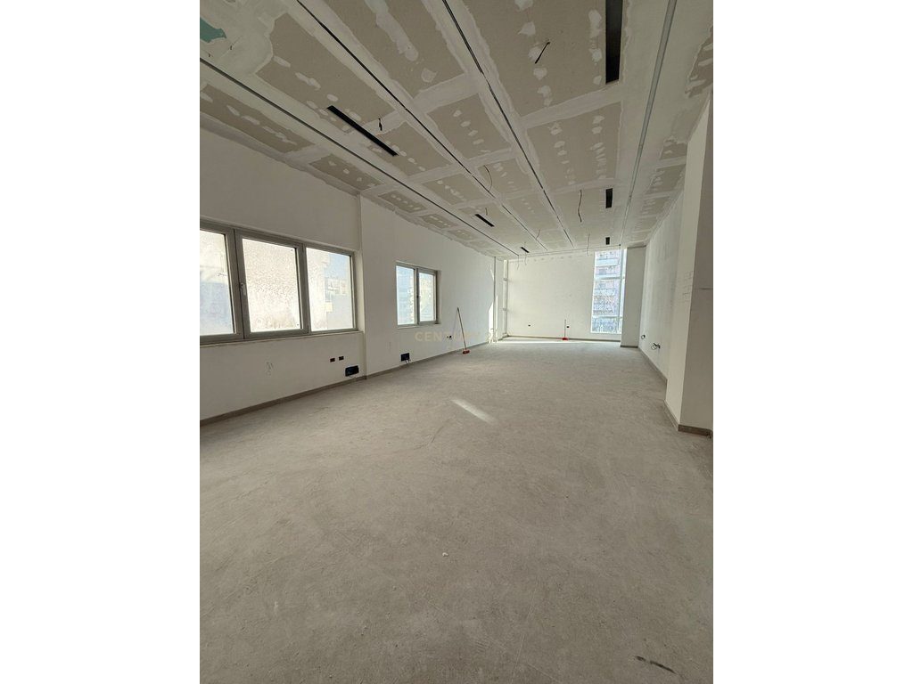 JEPET ME QIRA – NJËSI BIZNESI PREMIUM 340m²