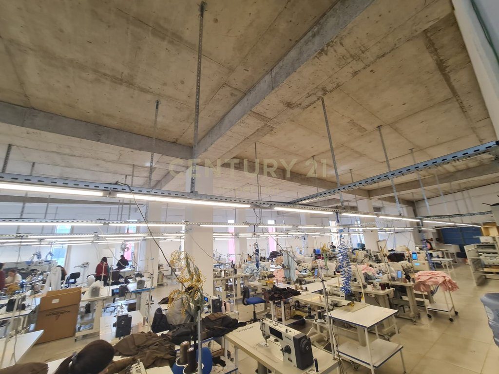 JEPET ME QIRA MAGAZINE 1100M2 NE KOMBINAT