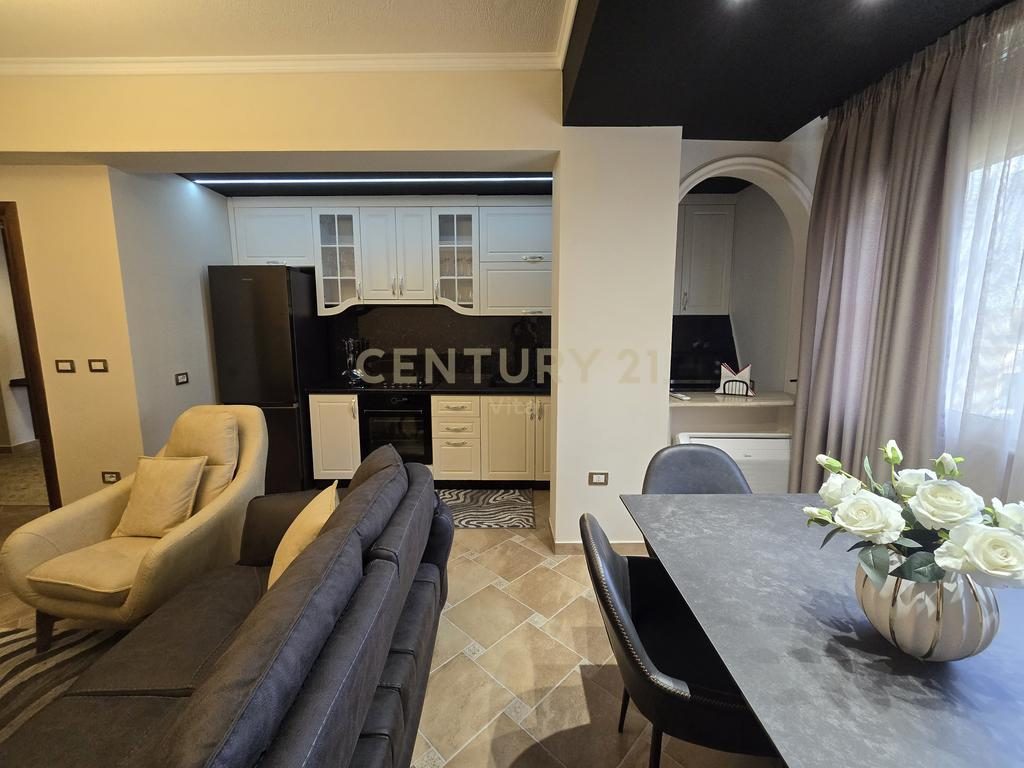Shitet Apartament 2+1 në Durrës pranë Drejtorisë së Policisë!