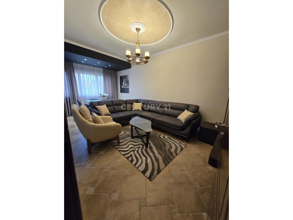 Shitet Apartament 2+1 në Durrës pranë Drejtorisë së Policisë!