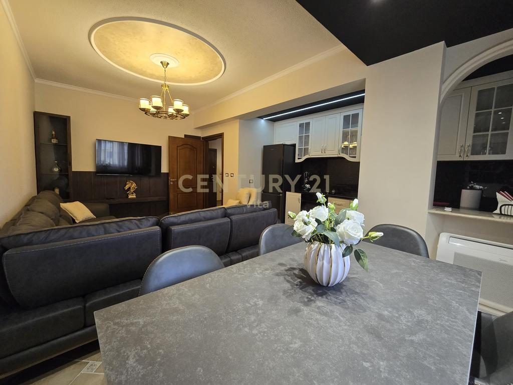 Shitet Apartament 2+1 në Durrës pranë Drejtorisë së Policisë!