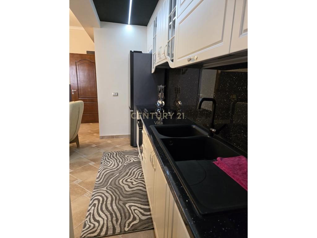 Shitet Apartament 2+1 në Durrës pranë Drejtorisë së Policisë!