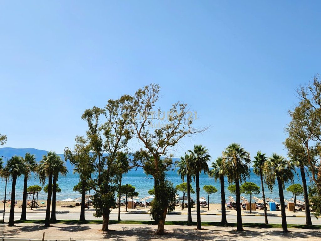 APARTAMENT 3+1 ME PAMJE NE DET REZIDENCA POSEIDON , LUNGOMARE - VLORE !