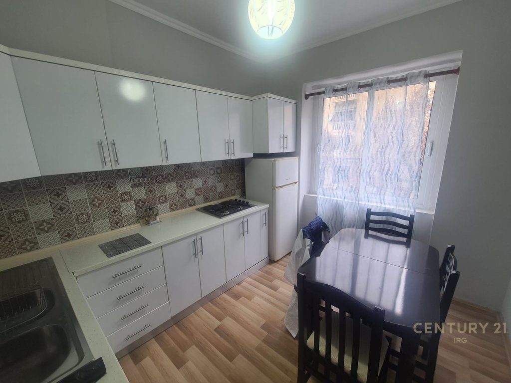APARTAMENT 1+1+DEPO TEK RRUGA E DURRESIT!