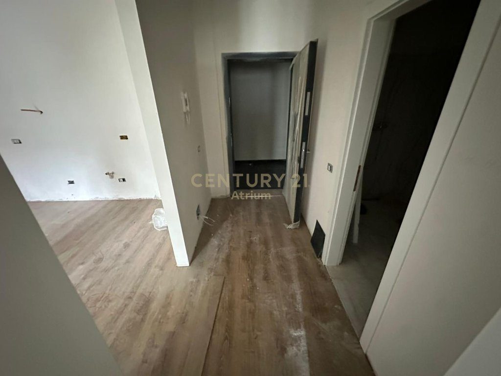 APARTAMENT 1+1 PER SHITJE TE PORTA TIRANA E RE !