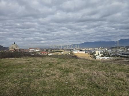 NE KASHAR PRAN CITYPARK TOKE ARE PER SHITJE -7500M2