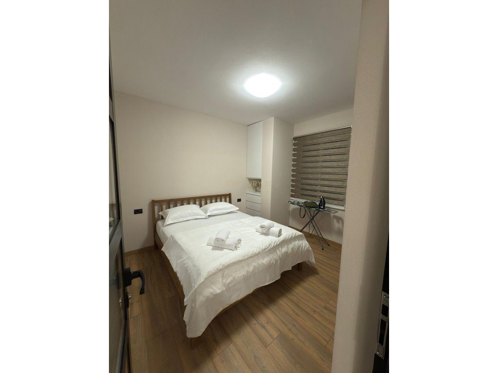 Jepet me Qira Apartament 2+1 në Rrugën e Kavajës-Tirane