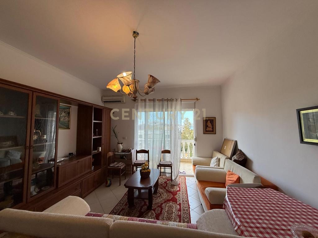 APARTAMENT 1+1 ME ORIENTIM NGA DETI – PERBALLE HOTEL FLOWER, GOLEM