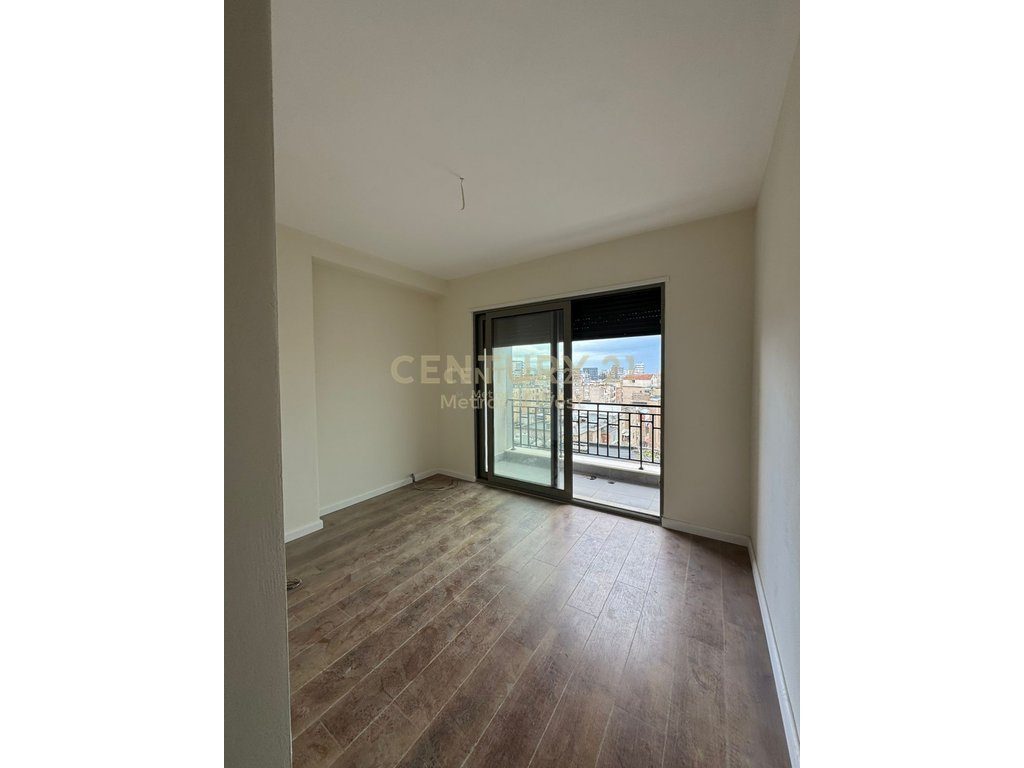 Apartament 2+1+2 për Shitje tek Shkolla e Kuqe