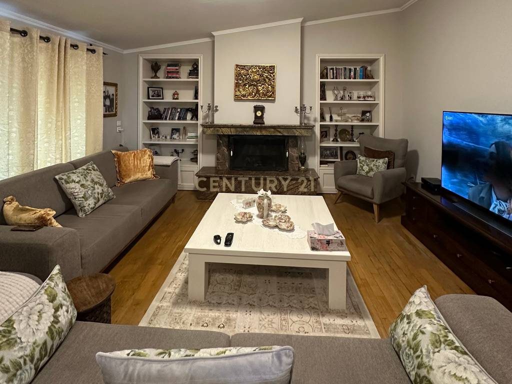 Penthouse per shitje Liqeni i Tiranes