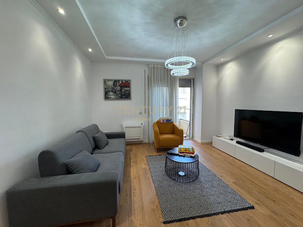 APARTAMENT PER SHITJE TE RRUGA E RE E PORTIT