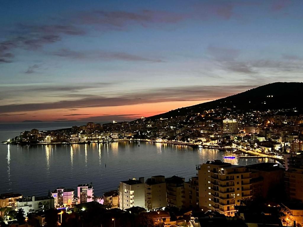 SARANDE, SHESIM APARTAMENT 2+1+2 ME PAMJE TE HAPUR NDAJ DETIT