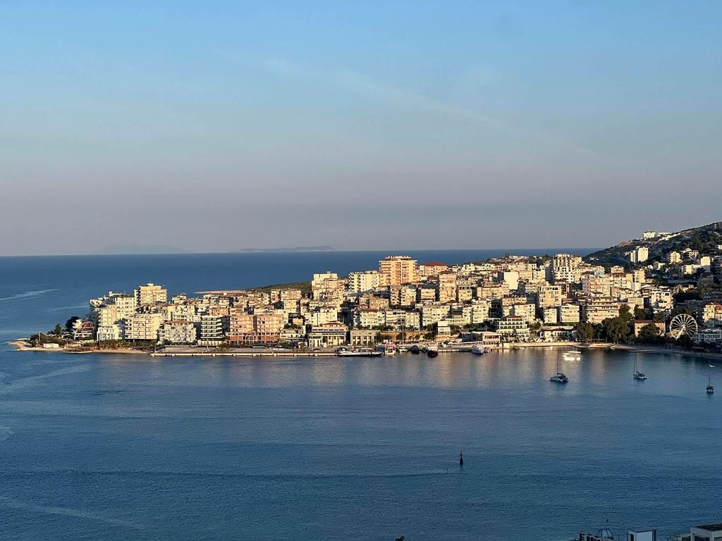 SARANDE, SHESIM APARTAMENT 2+1+2 ME PAMJE TE HAPUR NDAJ DETIT