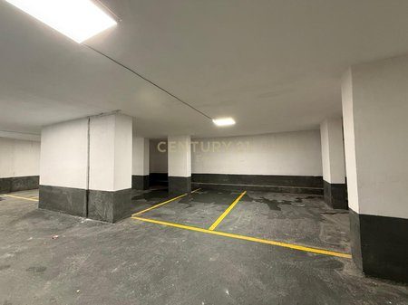 Shiten 10 Poste Parkimi , Durres