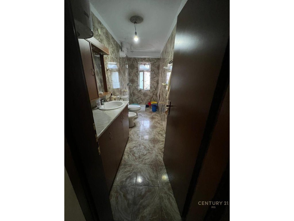 Apartament 2+1 prane Sheshit Skenderbej