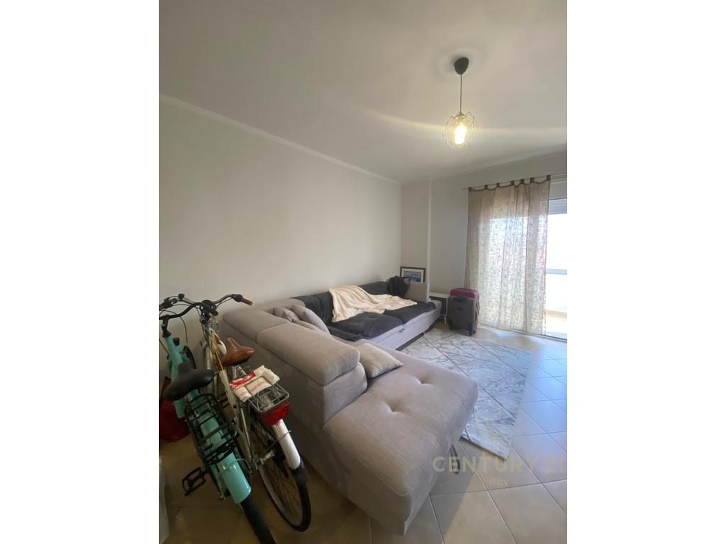 SHITET APARTAMENT 1+1+DEPO PERBALL SPITALIT DURRES!!!