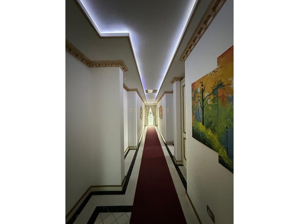 Jepet hotel me qira ne zonen e kombinatit