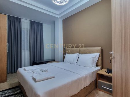 Jepet hotel me qira ne zonen e kombinatit