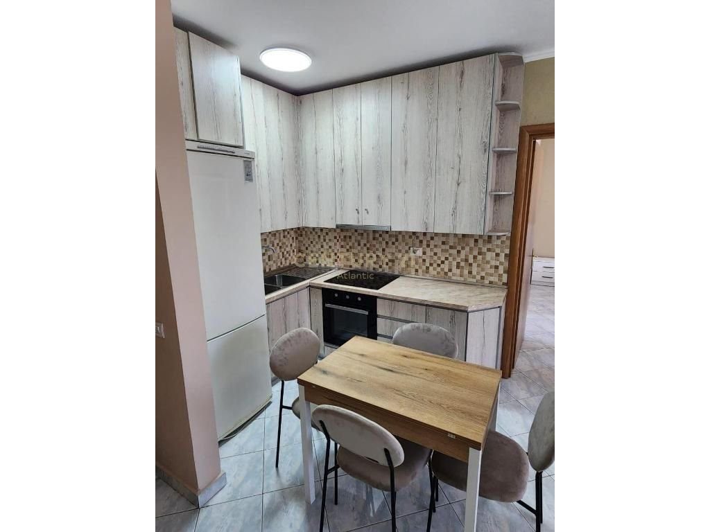 Apartament 1+1 Me Qira në Plazh Hekurudha, Durrës